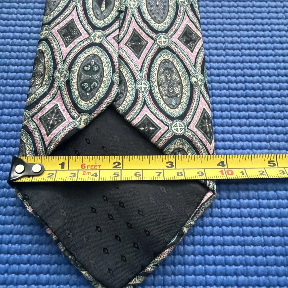 DION COLLECTION MADE IN CANADA TIE- DESIGNER TIES. 100% SILK- Excellent content